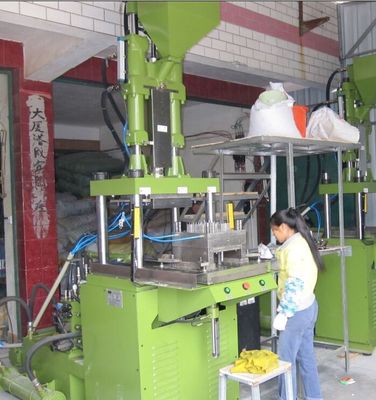 sistema di controllo dinamico di potere 4KW servo della macchina verticale dello stampaggio ad iniezione